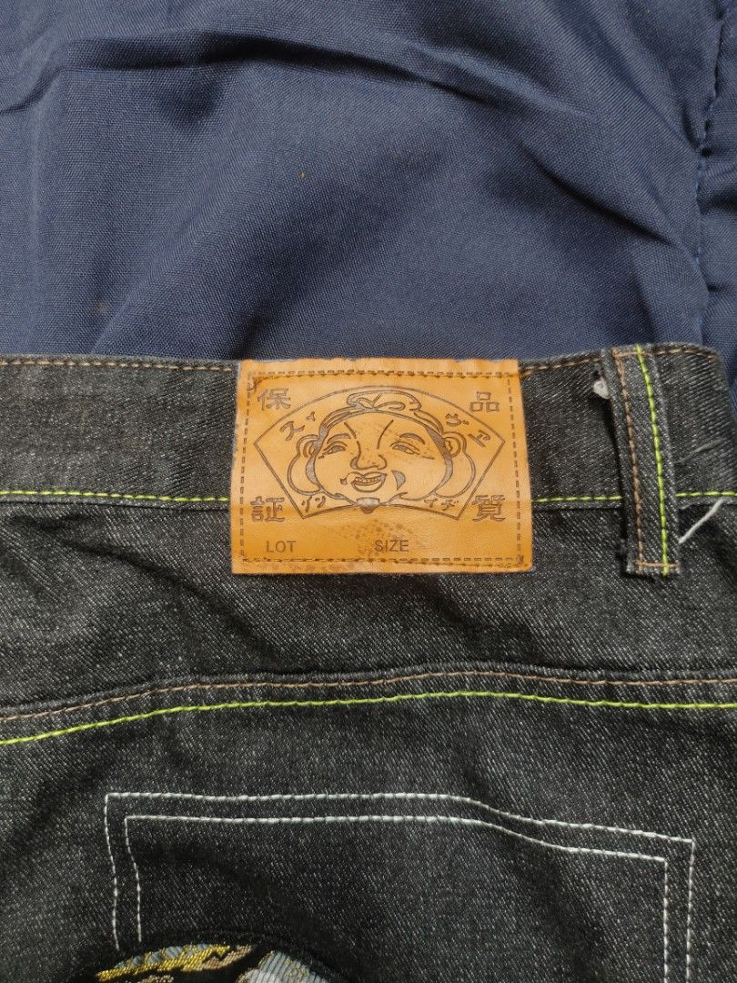 Evisu Daicock Embroidered Dragon Design (Off) (Category: Jeans) located in Manila. Submitted by montillano25396 (Listing ID 1456812974, Image 2). Description: Evisu Daicock Embroidered Dragon Design (OFF) Size: 36 excellent condition!✨.