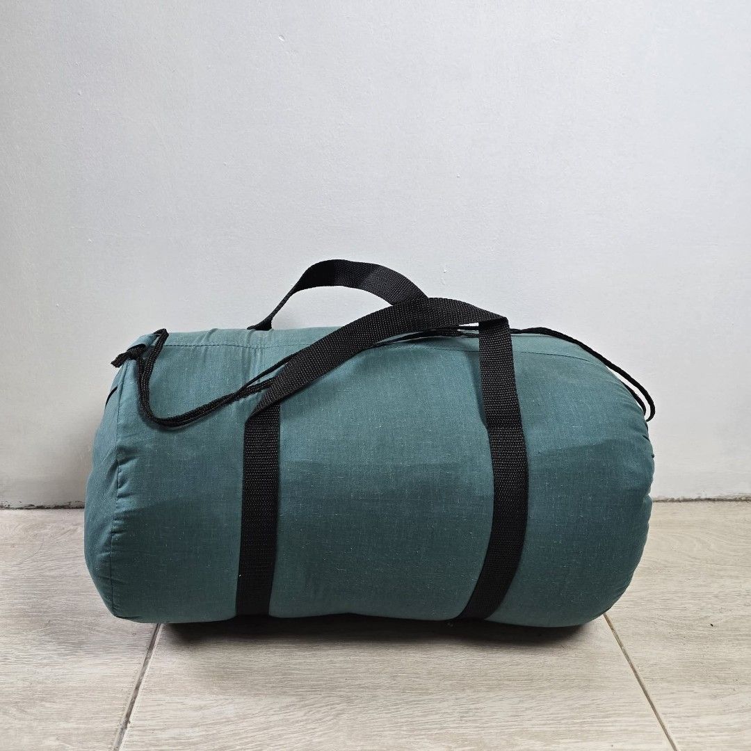 Field Village Sleeping Bag from Japan (Category: Hiking & Camping) located in Pasig City. Submitted by millennialthrifter (Listing ID 1456793798, Image 1). Description: 🔥𝗙𝗜𝗘𝗟𝗗 𝗩𝗜𝗟𝗟𝗔𝗚𝗘 𝗝𝗔𝗣𝗔𝗡 𝗦𝗟𝗘𝗘𝗣𝗜𝗡𝗚 𝗕𝗔𝗚 ✅Brand: Field Village Japan 🇯🇵 ✅Good condition (pm for the video) ✅Lightweight and compact.