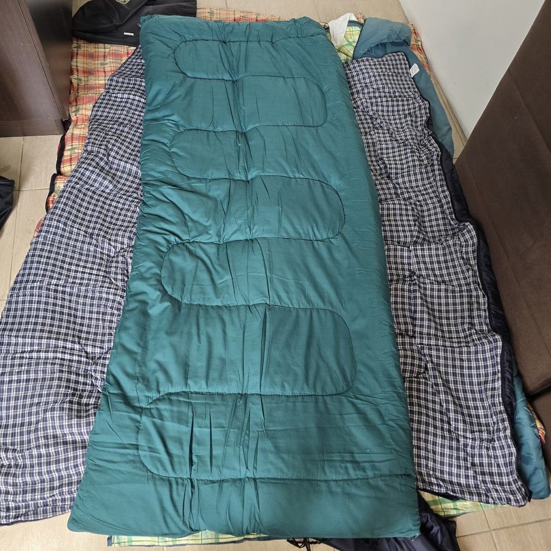 Field Village Sleeping Bag from Japan (Category: Hiking & Camping) located in Pasig City. Submitted by millennialthrifter (Listing ID 1456793798, Image 3). Description: 🔥𝗙𝗜𝗘𝗟𝗗 𝗩𝗜𝗟𝗟𝗔𝗚𝗘 𝗝𝗔𝗣𝗔𝗡 𝗦𝗟𝗘𝗘𝗣𝗜𝗡𝗚 𝗕𝗔𝗚 ✅Brand: Field Village Japan 🇯🇵 ✅Good condition (pm for the video) ✅Lightweight and compact.