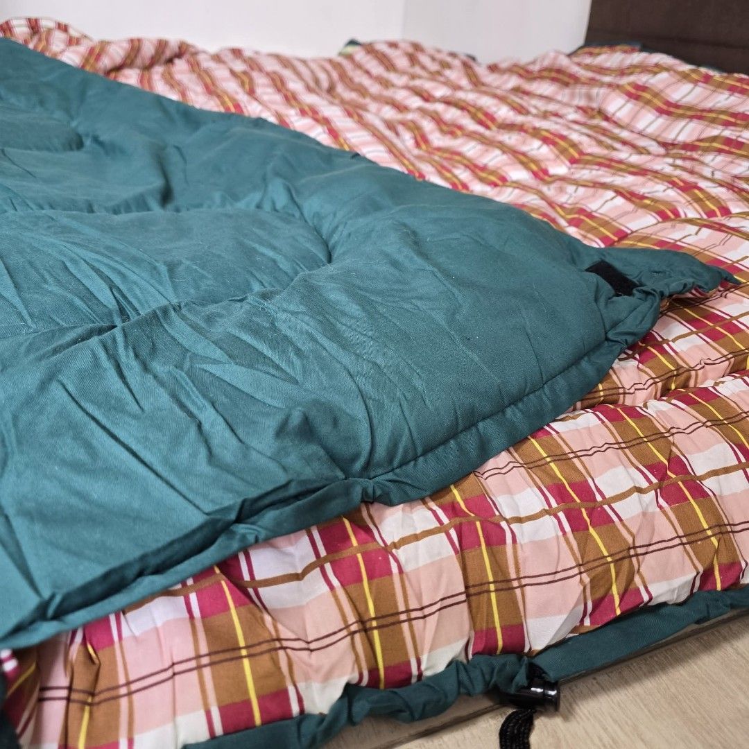 Field Village Sleeping Bag from Japan (Category: Hiking & Camping) located in Pasig City. Submitted by millennialthrifter (Listing ID 1456793798, Image 2). Description: 🔥𝗙𝗜𝗘𝗟𝗗 𝗩𝗜𝗟𝗟𝗔𝗚𝗘 𝗝𝗔𝗣𝗔𝗡 𝗦𝗟𝗘𝗘𝗣𝗜𝗡𝗚 𝗕𝗔𝗚 ✅Brand: Field Village Japan 🇯🇵 ✅Good condition (pm for the video) ✅Lightweight and compact.