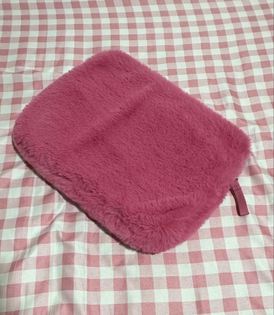 fluffy pink girly laptop/tablet/ipad case (Category: Cases & Sleeves) located in Manila. Submitted by amarabubot (Listing ID 1456854480, Image 1). Description: -brand: H&M PM for more pics &details! .