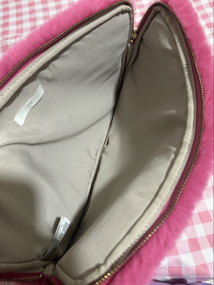 fluffy pink girly laptop/tablet/ipad case (Category: Cases & Sleeves) located in Manila. Submitted by amarabubot (Listing ID 1456854480, Image 2). Description: -brand: H&M PM for more pics &details! .