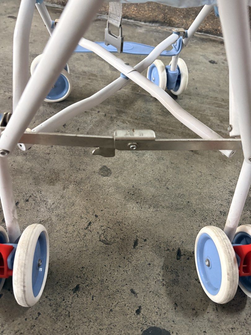 Foldable stroller (Category: Strollers) located in Quezon City. Submitted by youngwhale.d5ba43 (Listing ID 1456863587, Image 3). Description: .