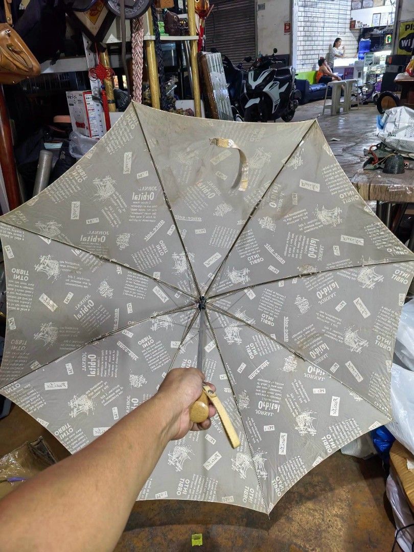Folding Umbrella (Category: Umbrellas) located in Cebu City. Submitted by dudes_villanueva (Listing ID 1456906186, Image 1). Description: Folding Umbrella - Orbital ☔ In excellent condition. Diameter : 35.5 inches Length Folded : 14 inches.