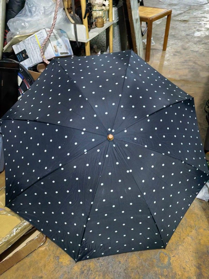 Folding Umbrella (Category: Umbrellas) located in Cebu City. Submitted by dudes_villanueva (Listing ID 1456906427, Image 1). Description: Folding Umbrella - Polkadot ☔ Has a bit of issue on top tip cap of umbrella. Has light rust formation on joints. Still in very good condition. See all pics. Diameter : 34 inches Length Folded : 13.25 inches.