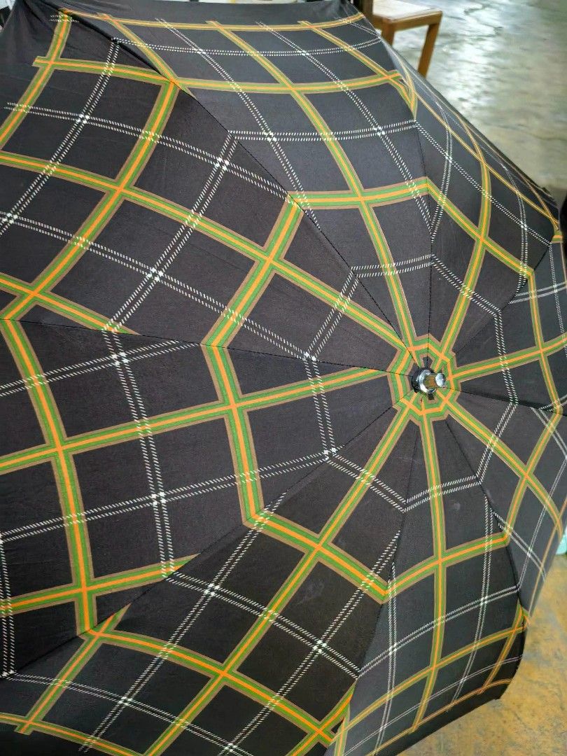 Folding Umbrella (Category: Umbrellas) located in Cebu City. Submitted by dudes_villanueva (Listing ID 1456907512, Image 2). Description: Folding Umbrella - Brown ☔ In excellent condition. ☔ Cover case needs repair. Not an issue Diameter : 34 inches Length Folded : 12.5 inches.