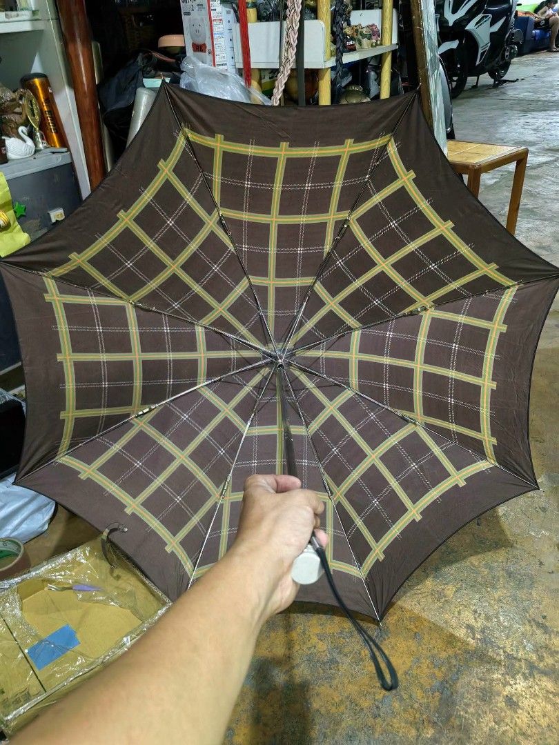 Folding Umbrella (Category: Umbrellas) located in Cebu City. Submitted by dudes_villanueva (Listing ID 1456907512, Image 3). Description: Folding Umbrella - Brown ☔ In excellent condition. ☔ Cover case needs repair. Not an issue Diameter : 34 inches Length Folded : 12.5 inches.