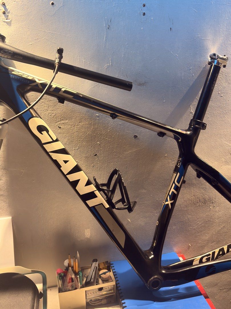 Giant XTC Composite 0 29er - Large (Category: Bicycles) located in Caloocan City. Submitted by warmtiger-8369 (Listing ID 1456924220, Image 3). Description: Giant XTC Composite 0 (23k asking price) - 29er - Large - Full Carbon Rock Shox Recon Solo Air (6k asking price) - Needs Service - 29er - Straight Tube Asking price for set is 25k Strictly for meet up only around Cainta/Taytay Rizal, additional handling fee if outside Rizal. .
