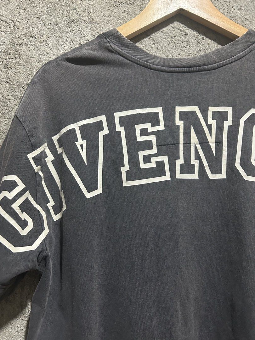 Givenchy (Category: Tshirts & Polo Shirts ) located in Subic. Submitted by lcky_777 (Listing ID 1456907679, Image 3). Description: Givenchy script tee Size LARGE NO ISSUE .