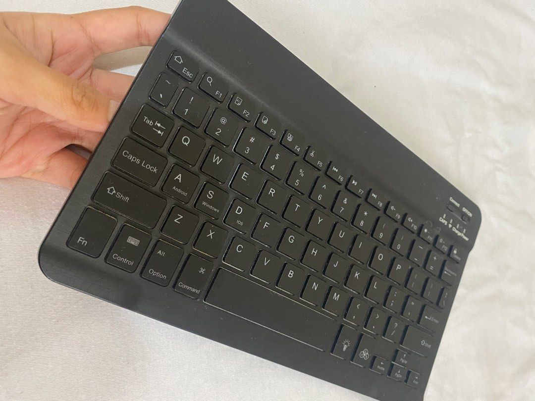 Goojodoq Backlit Keyboard (Category: Computer Keyboard) located in Baguio. Submitted by everythingmustgo2600 (Listing ID 1456801163, Image 3). Description: DEFECTIVE All buttons are working but whenever i connect to ipad it triggers Siri, i dunno why maybe my problem sa settings or mat stuck na keys? Di ko na alam ayusin ..