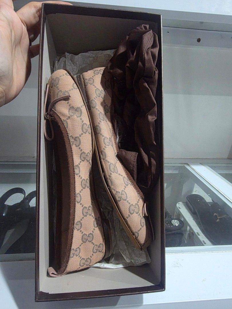 Gucci GG Canvas Ballet Flats (Category: Sneakers & Footwear) located in Paranaque City. Submitted by ness007 (Listing ID 1456840080, Image 2). Description: - Authentic Gucci ballet flats - GG canvas in beige and brown - Size: 37.5 - Includes original box and dust bag -minor tear.