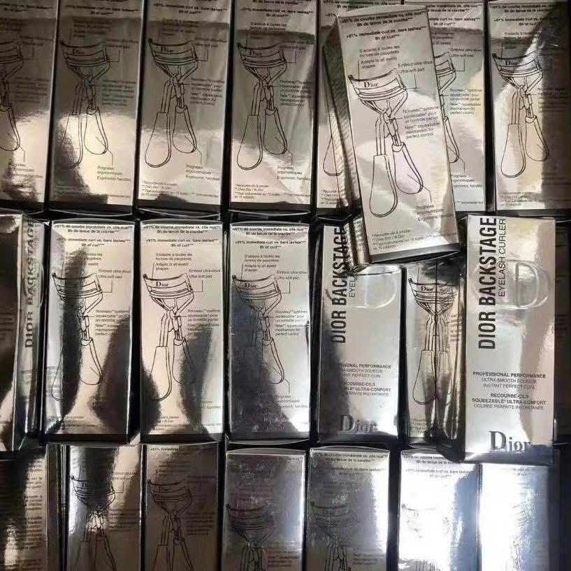 GWP DIOR BACKSTAGE EYELASH CURLER (Category: Makeup) located in Daet. Submitted by ecassenluxuries (Listing ID 1456909780, Image 2). Description: 📌 FIXED PRICE ALREADY ▫️Dior Backstage Eyelash Curler ▫️Professional performance for ultra-smooth squeeze ▫️Achieves instant, perfect curls ▫️Comfortable and easy to use ▫️Enhances lash appearance ▫️Includes original packaging ✅ All items are guaranteed 💯% AUTHENTIC GWP ITEM ✅ Onhand 🪧STRICTLY PAYMEN