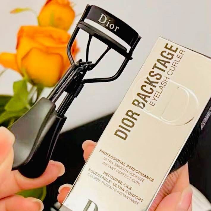 GWP DIOR BACKSTAGE EYELASH CURLER (Category: Makeup) located in Daet. Submitted by ecassenluxuries (Listing ID 1456909780, Image 1). Description: 📌 FIXED PRICE ALREADY ▫️Dior Backstage Eyelash Curler ▫️Professional performance for ultra-smooth squeeze ▫️Achieves instant, perfect curls ▫️Comfortable and easy to use ▫️Enhances lash appearance ▫️Includes original packaging ✅ All items are guaranteed 💯% AUTHENTIC GWP ITEM ✅ Onhand 🪧STRICTLY PAYMEN