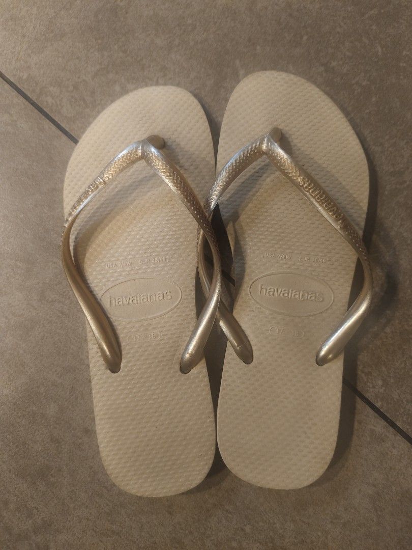 Havaianas Slim Flip Flops - Various Colors & Sizes (Category: Slippers and slides) located in Muntinlupa City. Submitted by cezzy82 (Listing ID 1456854904, Image 3). Description: 580 pesos each - Brand: Havaianas Slim - Sizes Available: 37/38 (EUR) / 7/8 (US) - Colors: Black, Dark Green, Rose Gold, Champagne Gold - Perfect for: Beach days, casual wear - Features: Comfortable, durable.
