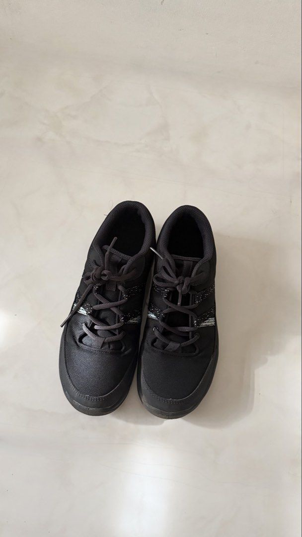 Hiking Shoes (Category: Sneakers) located in Cainta. Submitted by getsometin (Listing ID 1456860261, Image 1). Description: Size 7.