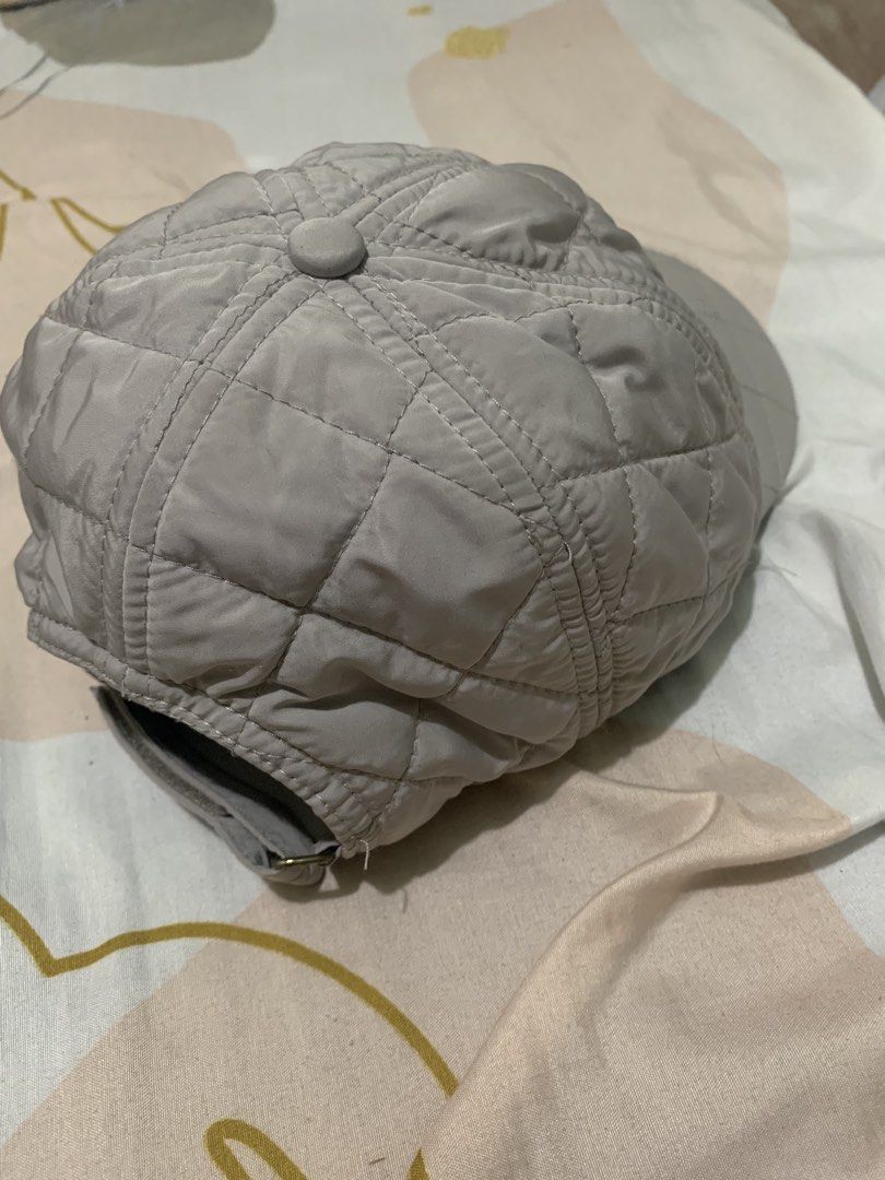 H&M quilted puffer baseball cap (Category: Caps & Hats) located in Binan City. Submitted by katespanie (Listing ID 1456829773, Image 1). Description: Still good as new, no flaws and check na lang yung photos for its condition. Need lang ng konting wash pero overall goods na 📍 Location: LAGUNA 🚚 Lalamove delivery available. 💸 Shipping fee is shouldered by the buyer. 📦 Buyer will pay for the item upon delivery. PM me for more details.