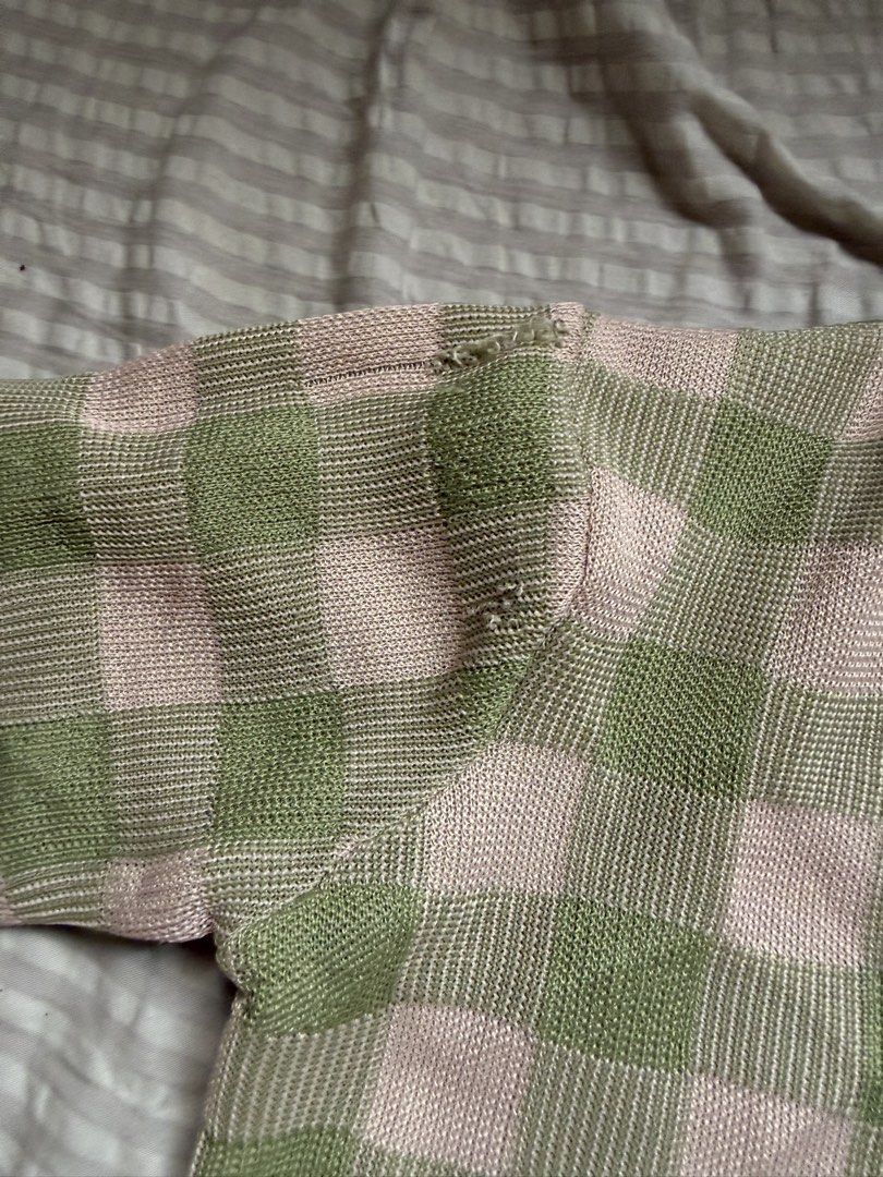 INDEFEIR Pink and Green Checkered Cardigan (Category: Coats, Jackets and Outerwear) located in Pasig City. Submitted by squirrelthings (Listing ID 1456865303, Image 2). Description: - Pink and green checkered knit cardigan -with signs of usage please see pics hence the low price.