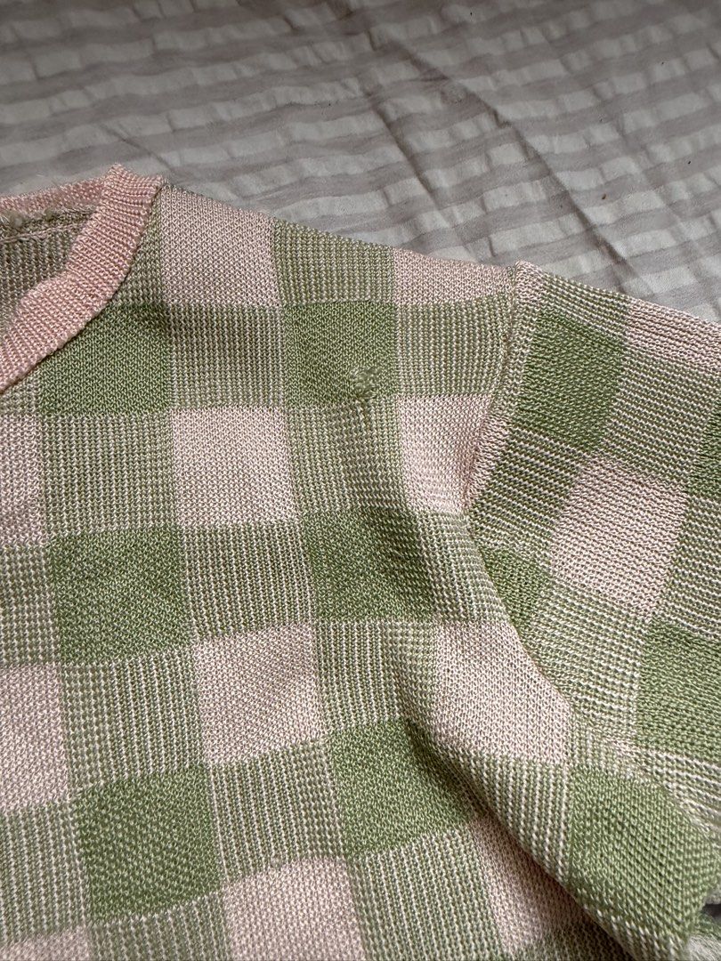 INDEFEIR Pink and Green Checkered Cardigan (Category: Coats, Jackets and Outerwear) located in Pasig City. Submitted by squirrelthings (Listing ID 1456865303, Image 3). Description: - Pink and green checkered knit cardigan -with signs of usage please see pics hence the low price.