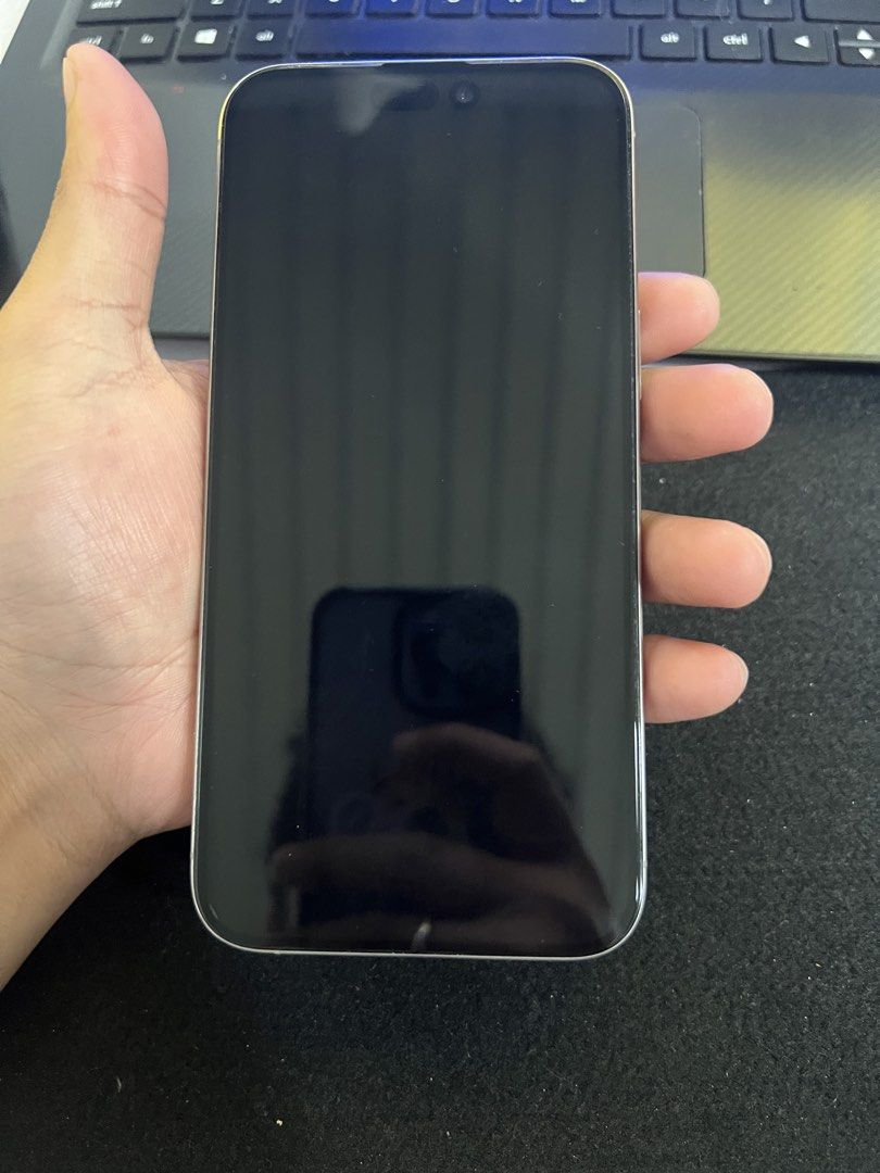 Iphone 15 Pro Max 256 GB (Natural Titanium) (Category: iPhone 15 Series) located in Baguio. Submitted by rogdj (Listing ID 1456823928, Image 2). Description: Iphone 15 pro max 256Gb (Natural Titanium) RFS. Downgrade Issue is the upper earpiece speaker hindi gumagana bigla nalang naging ganun hindi naman na hulog ever other than that gumagana lahat from face ID, cameras, microphones, charging port, buttons are all crisp, super kinis pa neto, alaga
