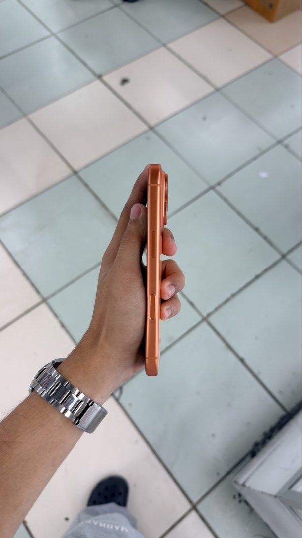 iPhone 17 Pro eSIM 256gb FU 100% BH No issue (Category: iPhone 17 Series) located in Manila. Submitted by carimgadgets (Listing ID 1456915469, Image 2). Description: .