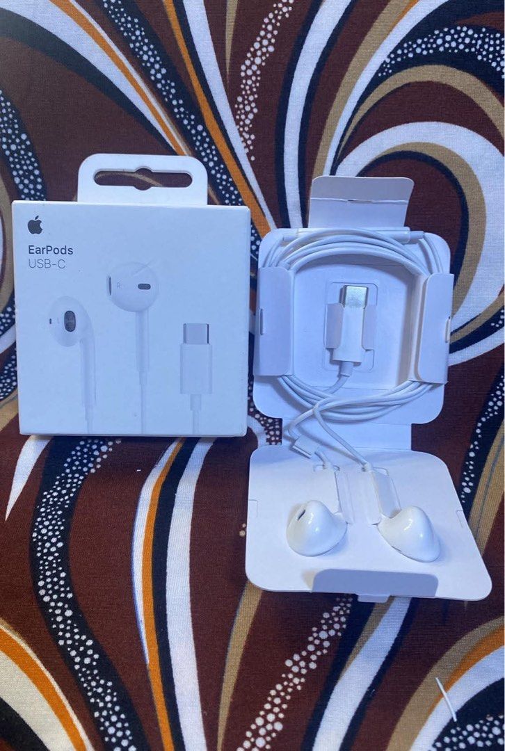 Iphone Usb-C EarPods (Category: Headphones & Headsets) located in Manila. Submitted by mimasour (Listing ID 1456915886, Image 1). Description: .