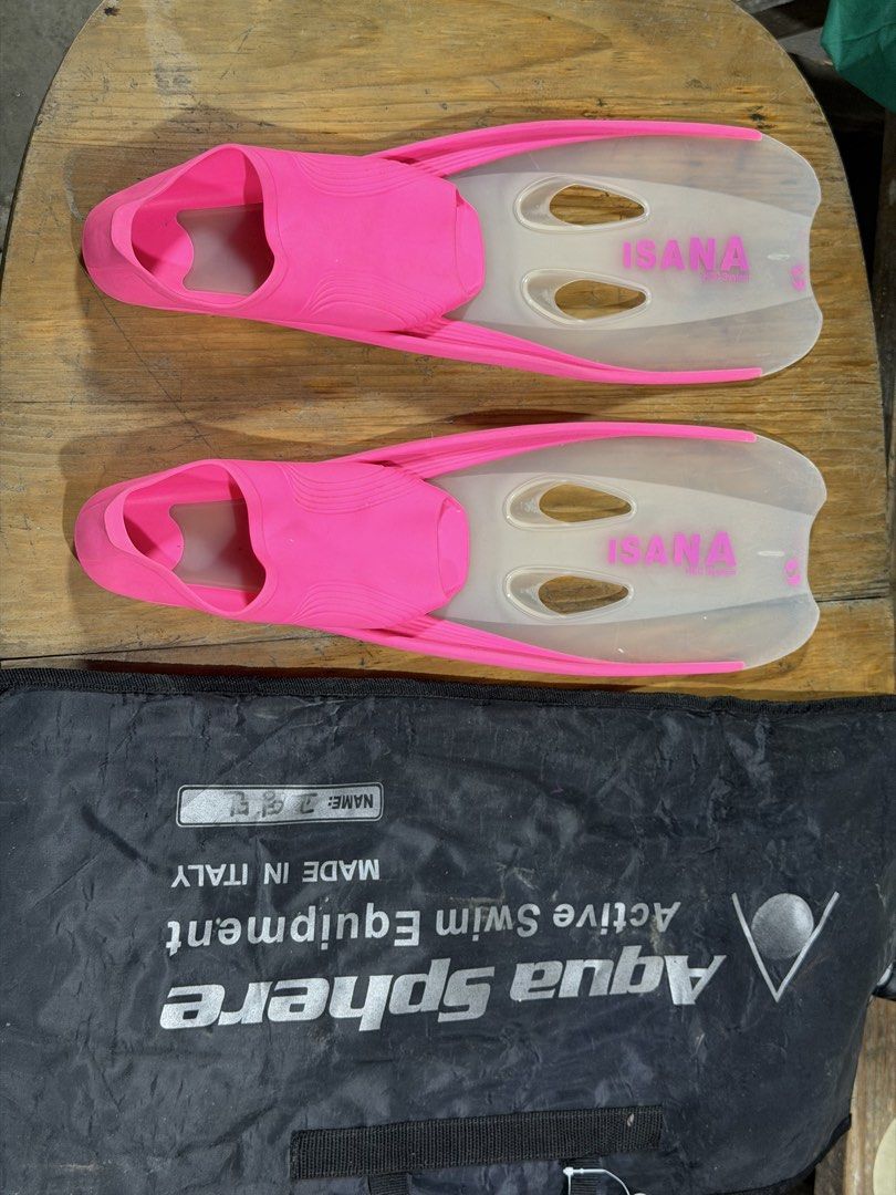 ISANA SWIM FINS (Category: Water Sports) located in Sablan. Submitted by gongonshelley12 (Listing ID 1456920189, Image 1). Description: 520 ONLY ISANA SWIMFINS SIZE 31-33 GOODS NA GOODS PO ETO.