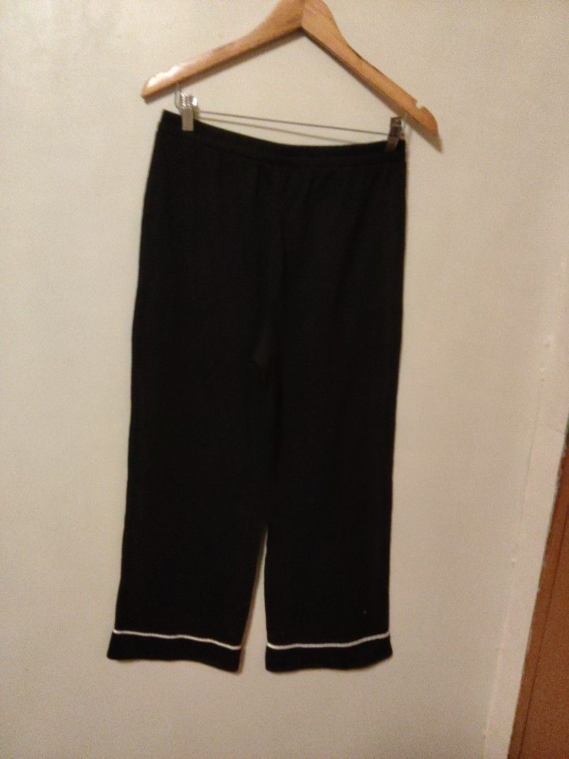 Jogger Pants 30 to 38 inches (Category: Joggers) located in Marikina City. Submitted by KanamiFinds (Listing ID 1456922001, Image 2). Description: waist: 30 - 38 inches length: 37 inches from the waist with side pockets.
