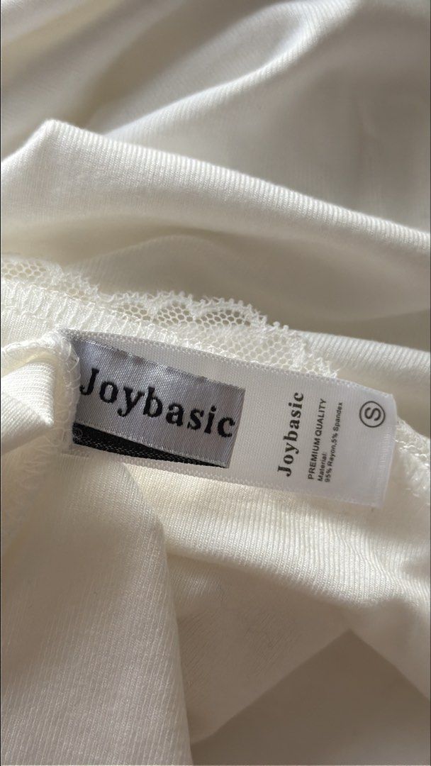 Joybasic (Kategori: Atasan) berada di Jakarta Pusat. Dikirim oleh silent_jenny (ID iklan 1456855702, Gambar 3). Deskripsi: Gapernah dipake ya,New tanpa segel.