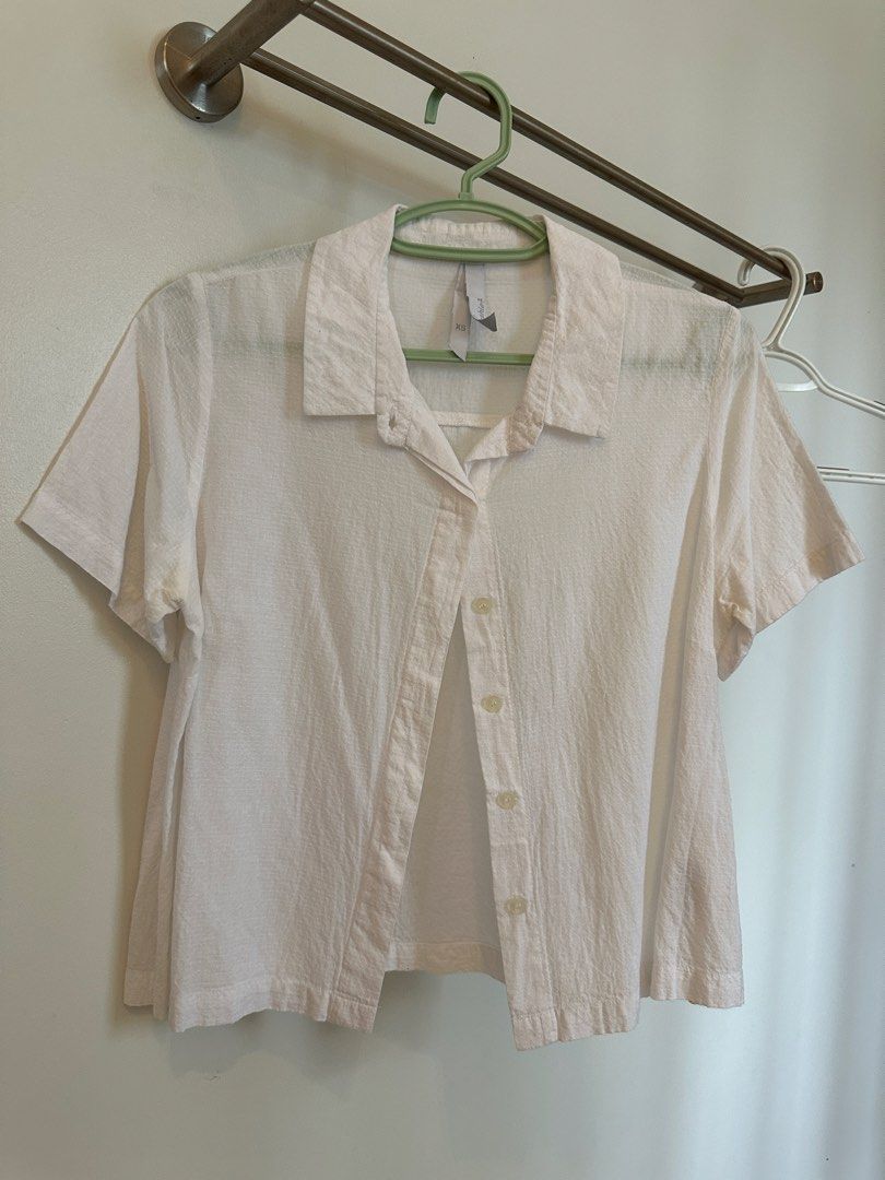 Kashieca White Short Sleeve Collared Shirt (Category: Blouses) located in Santa Rosa. Submitted by aikcat (Listing ID 1456891604, Image 1). Description: - Brand: Kashieca - Color: White - Style: Short sleeve collared shirt - Closure: Button-up front - Fabric: Lightweight, ideal for warm weather.