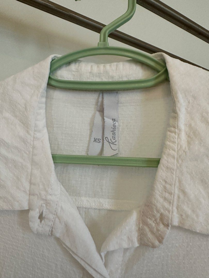 Kashieca White Short Sleeve Collared Shirt (Category: Blouses) located in Santa Rosa. Submitted by aikcat (Listing ID 1456891604, Image 2). Description: - Brand: Kashieca - Color: White - Style: Short sleeve collared shirt - Closure: Button-up front - Fabric: Lightweight, ideal for warm weather.