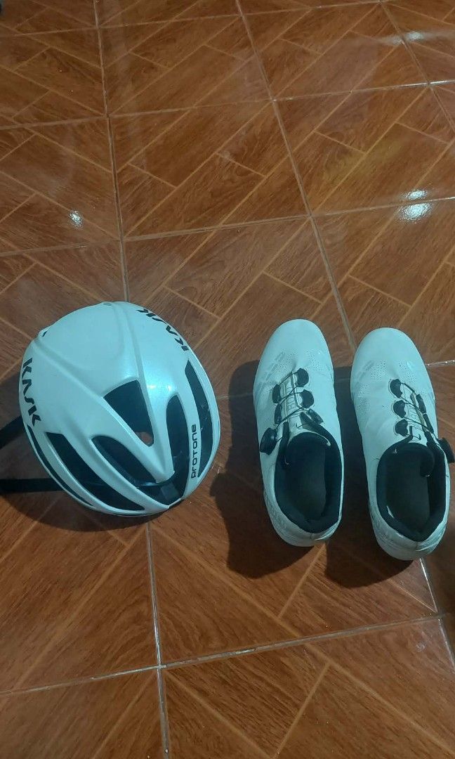 KASK PROTONE AND TABOLU CLEATS SHOES SZ 42 (Category: Bicycles) located in Cabuyao City. Submitted by klarenx (Listing ID 1456923821, Image 1). Description: FOR SALE FOR SALE PWEDE RING SWAP LAPAG LANG NG OFFERS KASK PROTONE HELMET ₱900 TABOLU CLEATS SHOES SZ 40/42 ₱900 MAMATID, CABUYAO, LAGUNA.