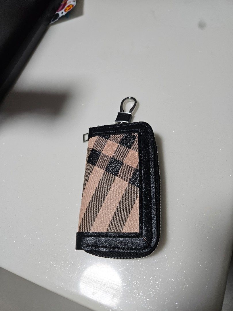 Key pouch (Category: Wallets & Card Holders) located in Singapore. Submitted by pingyteo (Listing ID 1456907751, Image 1). Description: .