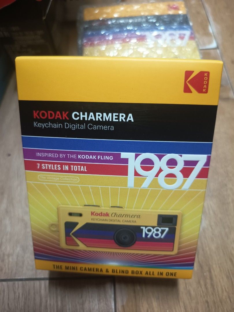 全新Kodak Charmera 復古迷你數碼相機 （分類：相機）位於 Hong Kong。 由 dabbie729 提交（商品編號 1456947093，圖片 1）。簡介： Kodak Charmera 復古迷你數碼相機，有7種濾鏡同4種相框玩。設計好得意，好似以前嘅相機仔。送禮自用都得。 凈返兩盒。