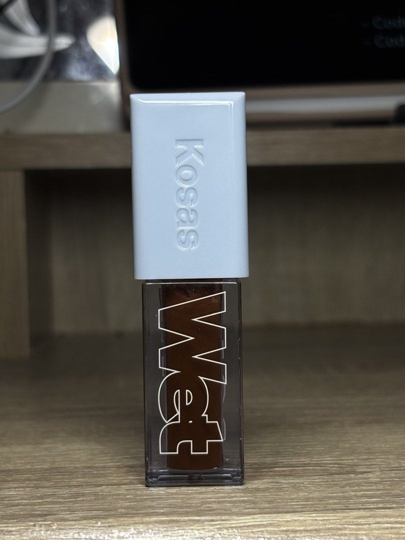 KOSAS-Lip Oil (Category: Makeup) located in Davao. Submitted by mielle_888 (Listing ID 1456788650, Image 3). Description: 💄 Kosas Wet Lip Oil – Shade Cola ✨ 100% original/authentic** — bought abroad last month. Lightly used, only tried a few times. RFS: not really a fan of the shade. No box included. ✨All pre-loved items will be washed/sanitized prior to shipping Bought for $24 / ₱1,440 Selling for ₱1,000 — negotiable!🤎 PM me for more pics or d