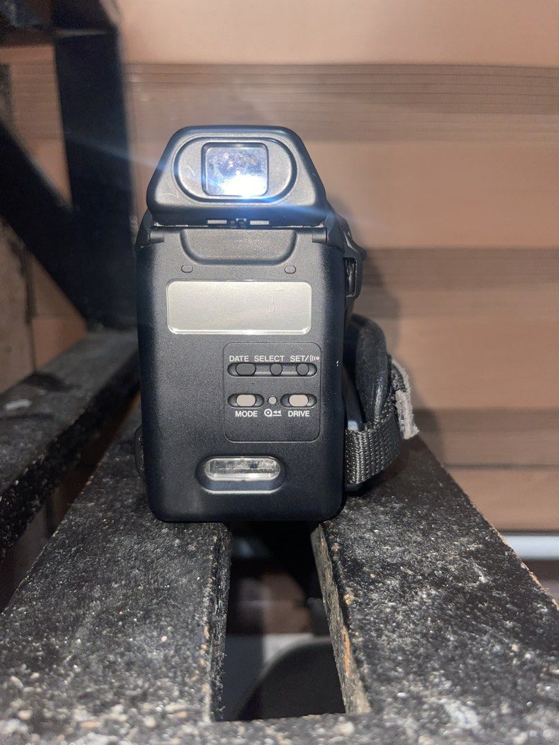 Kyocera Samurai Z2 Automatic Focusing Zoom Lens Camera (Category: Cameras) located in Manila. Submitted by polavoid (Listing ID 1456881054, Image 3). Description: Kyocera Samurai Z2 camera. Automatic focusing zoom lens. A half frame camera that has a Lens is f=25mm-75mm 1:4.0-5.6. And a grip strap. Great for capturing memories. Fully working, zoom and flash, tested with spare batteries (NOT INCLUDED) but no film to test it with, but everything wo