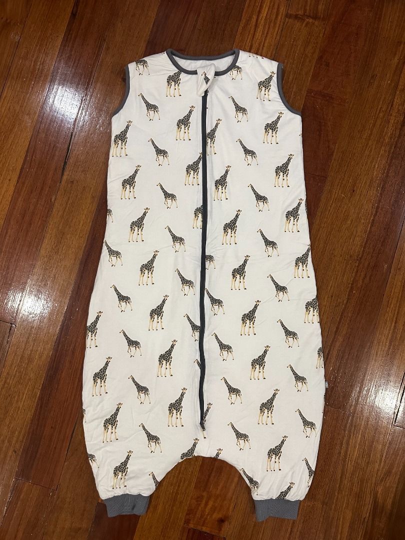 Kyte Baby Sleep Walker - Giraffe Print (Category: Babies & Kids Fashion) located in Makati City. Submitted by travelfinds34611 (Listing ID 1456872156, Image 1). Description: - Super cute giraffe print sleep sack from Kyte Baby - Size: 18-36 months - Ensures a cozy and safe sleep for your little one Discover the familiarity of a soft wearable blanket combined with the bonus of free movement with a sleep bag walker from Kyte Baby. With this feet-ou
