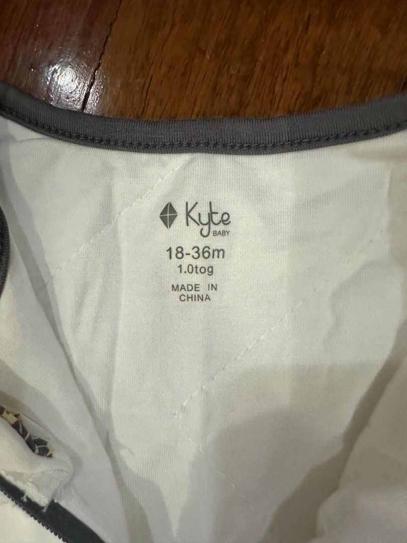 Kyte Baby Sleep Walker - Giraffe Print (Category: Babies & Kids Fashion) located in Makati City. Submitted by travelfinds34611 (Listing ID 1456872156, Image 2). Description: - Super cute giraffe print sleep sack from Kyte Baby - Size: 18-36 months - Ensures a cozy and safe sleep for your little one Discover the familiarity of a soft wearable blanket combined with the bonus of free movement with a sleep bag walker from Kyte Baby. With this feet-ou