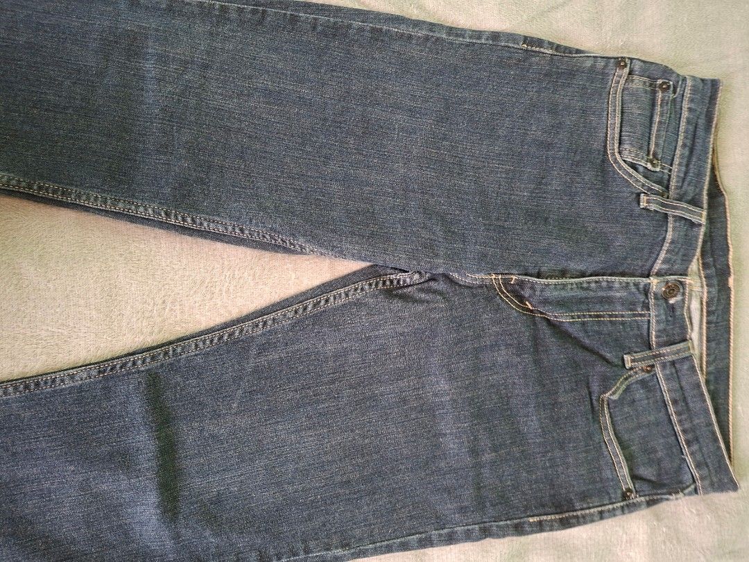 Levi's 511 Slim Fit Jeans W32 L32 (Category: Jeans) located in Lucban. Submitted by artjrmadj2 (Listing ID 1456861347, Image 3). Description: PRELOVED Classic Levi's 511 Jeans - Slim Fit - Size: W32 L32 - Color: Dark Wash Denim - Eco-friendly: Water<Less> technology (uses less water) - Closure: Button and zip fly - Features: Standard five-pocket styling - Style: Versatile staple for any wardrobe.