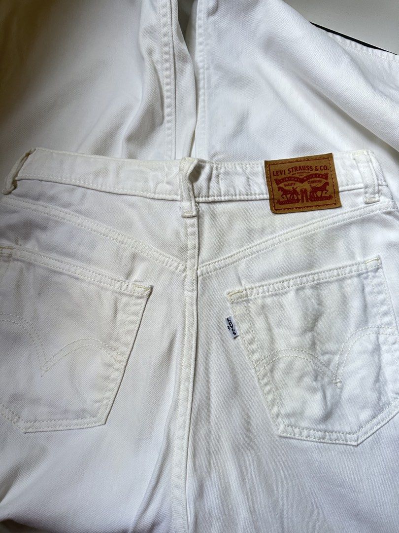 Levis High Waisted Wide Leg Crop (Category: Jeans) located in Rizal. Submitted by miss2lyps (Listing ID 1456843730, Image 3). Description: - used more than 5x, still in good condition. - color is slighty different from the pictures. Looks like slightly yellowish from picture but in really good condition in person ✋🏼 - size 26.