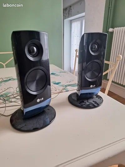 Lg sorround speaker (Category: Soundbars, Speakers & Amplifiers) located in Manila. Submitted by royalowl.cfe5f1 (Listing ID 1456904222, Image 1). Description: F0r sale: 500 fix .. LG speaker 2 pcs , good for sorround 3 ohms 167 watts rms no issue, passie speaker ito, kailngan pa ng amplifier pra magamit. location: malabon.