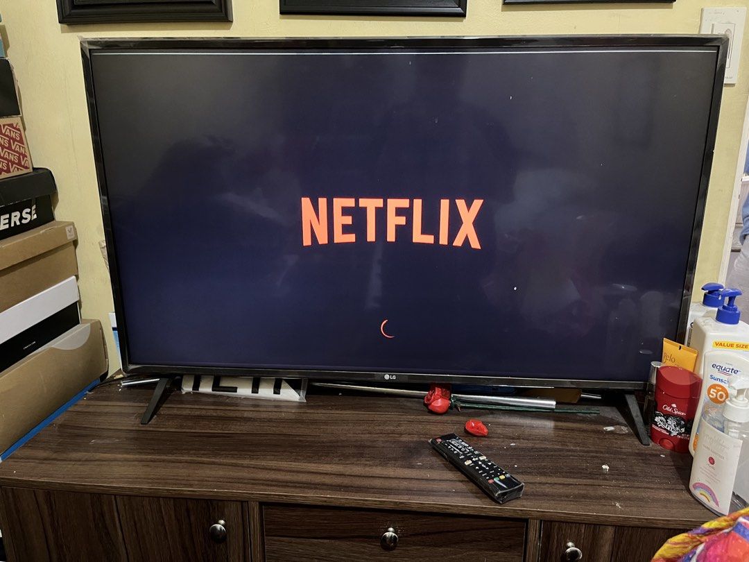 LG TV 43 inches (open for negotiation) (Category: TV) located in Manila. Submitted by bunbun__ (Listing ID 1456901764, Image 2). Description: Fs: 4,500 PHP (Open for negotiation) LG TV 43 inches ✅ Remote ✅ Working (Still Turns on) Issues: LCD Glitches .