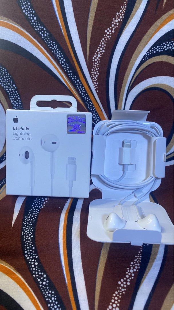 Lightning connector EarPods (Category: Headphones & Headsets) located in Manila. Submitted by mimasour (Listing ID 1456915749, Image 1). Description: .