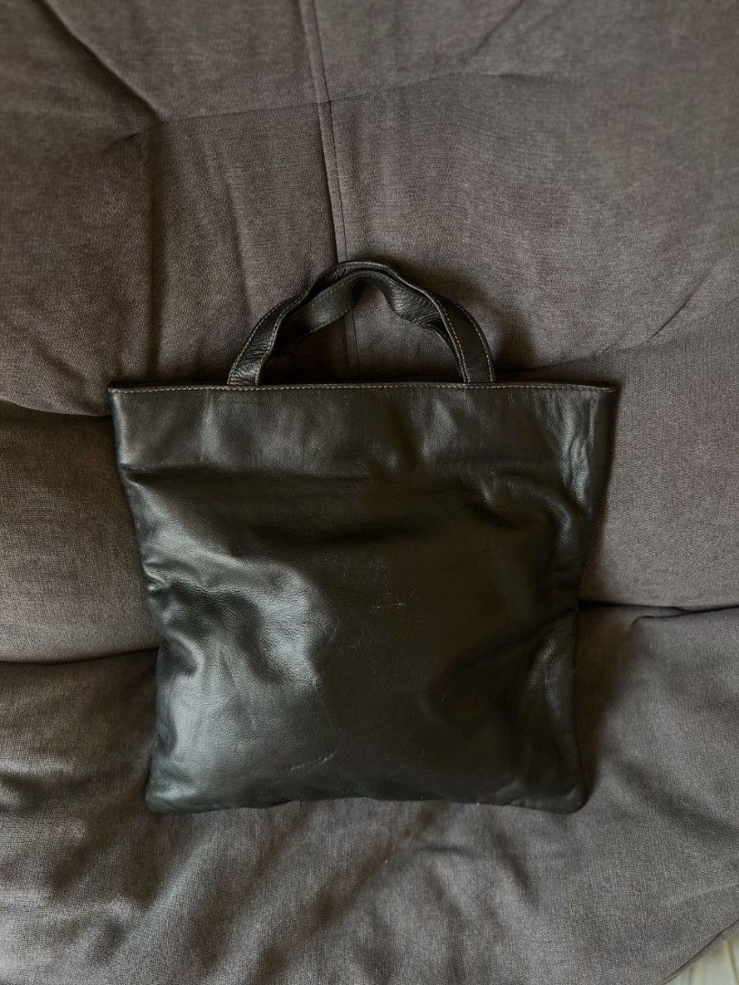 Loewe Anagram Tote Bag (Category: Luxury Bags & Wallets) located in Manila. Submitted by iluvc4ts_ (Listing ID 1456889439, Image 2). Description: Loewe Anagram Tote Bag🔥 ₱7,500 / $120 Retail Price: $384 (23.9k) — Save over ₱16.4k! Negotiable!! Can do meet up sa malapit, South Caloocan Loc / Makati Area. Mode of Shipping: J&t, Lalamove, or Lbc para sa mga malalayo. Shipping fee is shouldered by the buyer. Thaankyouuu!! ❤️ We offer 100% authentic 