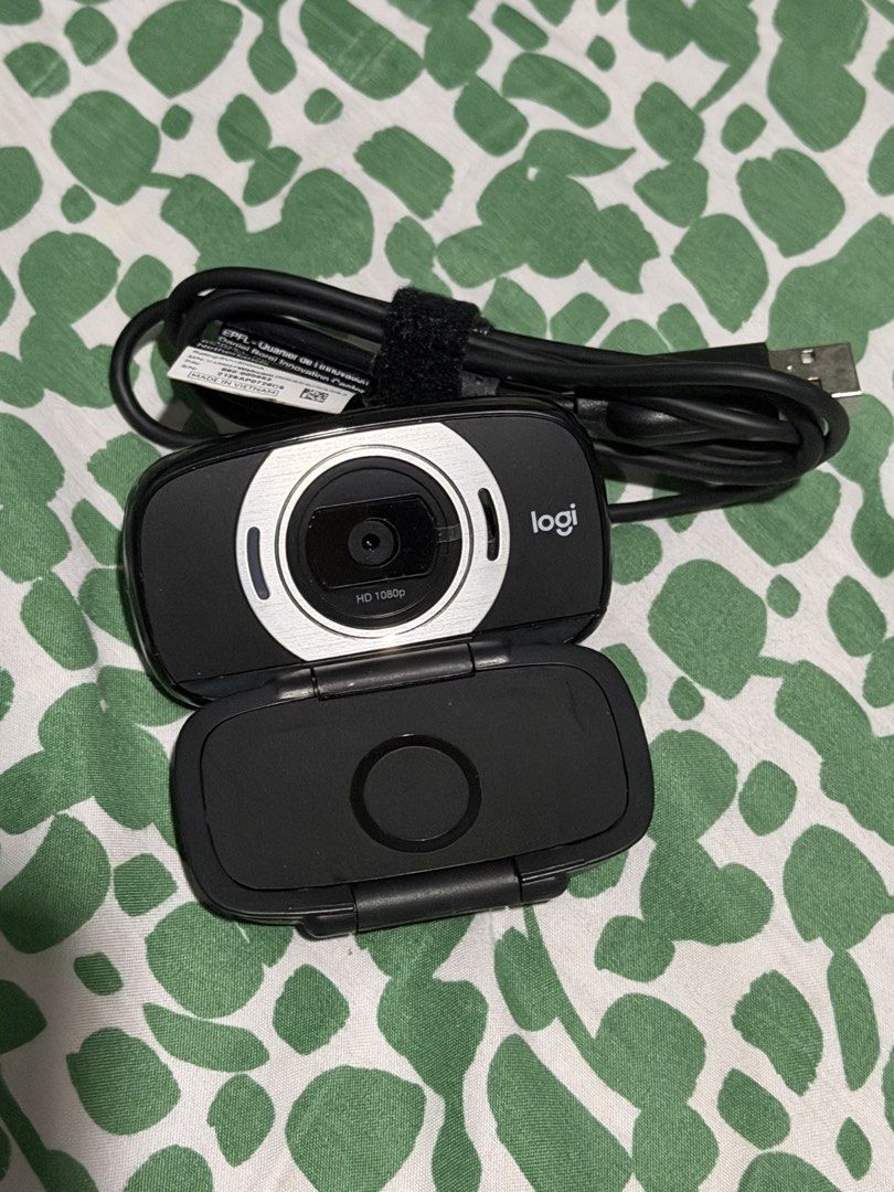 Logitech C615 HD Webcam 1080p Portable Video Calling Autofocus (Category: Webcams) located in Manila. Submitted by doooough (Listing ID 1456924740, Image 1). Description: - Records in crisp 1080p HD. - Portable and foldable design for easy carrying. - Built-in autofocus ensures sharp video quality. - Ideal for online meetings, video calls, and streaming. - Simple plug-and-play setup with USB cable..
