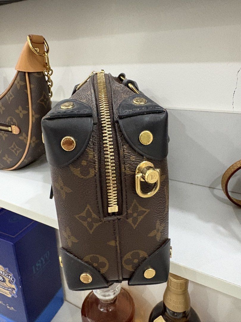 LOUIS VUITTON PETITE MALLE SOUPLE (Category: Luxury Bags & Wallets) located in Puerto Princesa. Submitted by she_ravanes (Listing ID 1456875395, Image 3). Description: .
