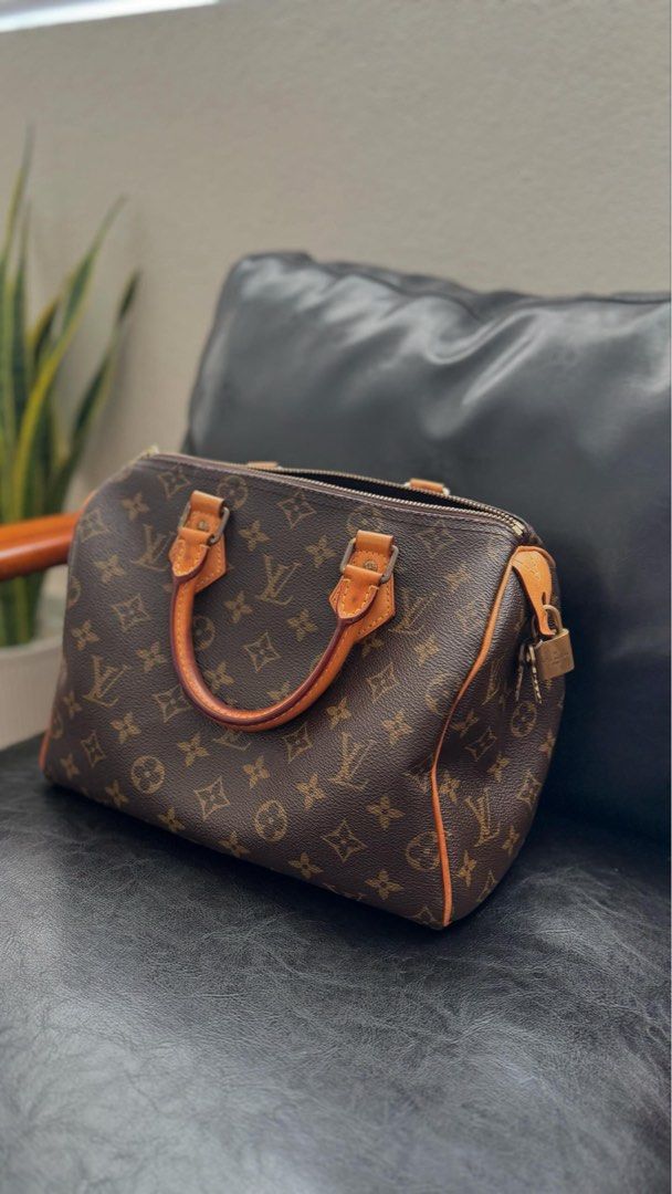 Lv speedy 25 (Category: Luxury Bags & Wallets) located in Manila. Submitted by aicamarie (Listing ID 1456866230, Image 1). Description: Store bought 100% authentic.