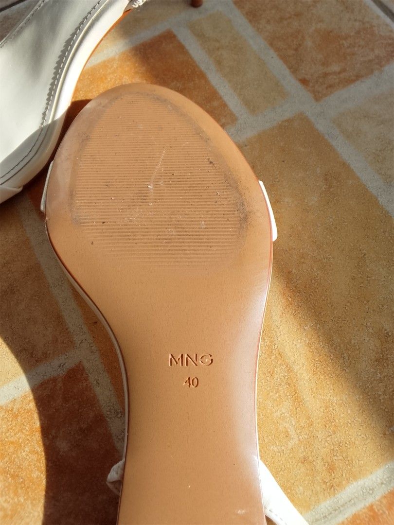 Mango Kitten-Heels (Category: Flats & Sandals) located in San Jose del Monte. Submitted by alliexcx (Listing ID 1456879049, Image 3). Description: Brand: Mango Color: White Style: Kitten-heel sandals Features: Pointed toe, ecru white slingback strap Size: 40 Original SRP: Php 2,495 For shipping: processing takes about 5-7 days. (via LBC Express) For rush: Lalamove delivery/ pick-up on your own if nearby location. 📍Brgy. Kaypian, San Jose Del Mon