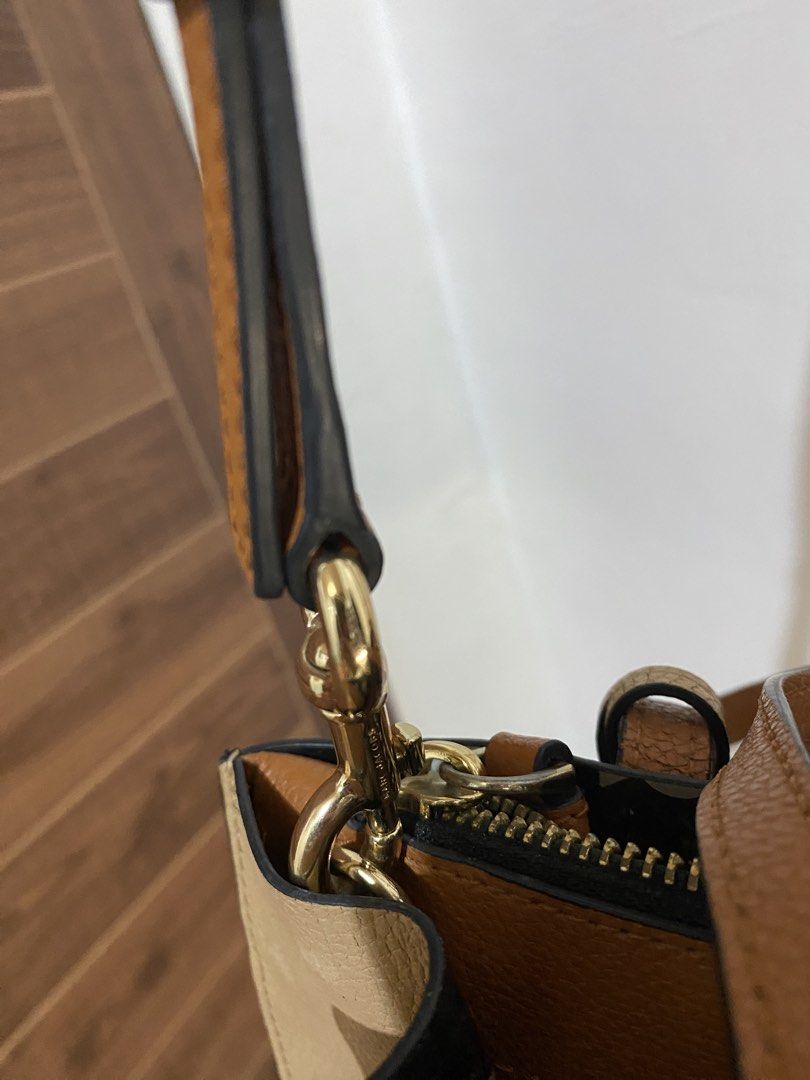 Marc Jacobs Black Leather Colorblock Satchel Bag (Category: Luxury Bags & Wallets) located in Cebu City. Submitted by mickaaay (Listing ID 1456870265, Image 2). Description: - Authentic Marc Jacobs satchel bag - Elegant black and cream leather - Stylish gold hardware with lock and key detail - Convenient adjustable shoulder strap - Secure top zip closure - Interior tag indicates 'Made in Vietnam' - Ideal for everyday use.