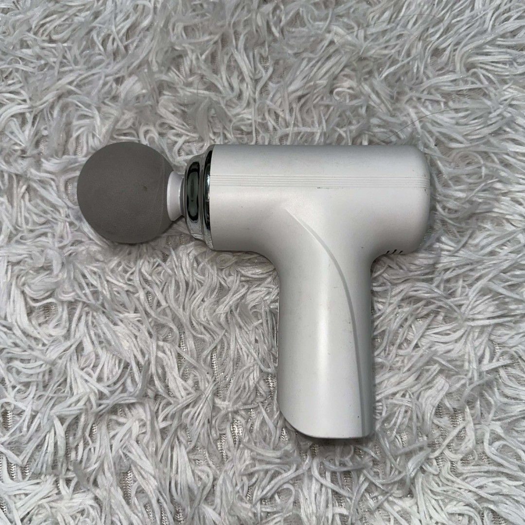 Massage Gun (Category: Massage Devices) located in Los Banos. Submitted by elbidecluttering (Listing ID 1456861908, Image 2). Description: FOR SALE: Massage Gun 💆🏻‍♀️✨ used once only and still in great condition! • 6 speed levels • Type-C charging • 4 interchangeable massage head attachments • Fully functional • No original box 📍 UPLB, Laguna RFS: Not being used anymore..