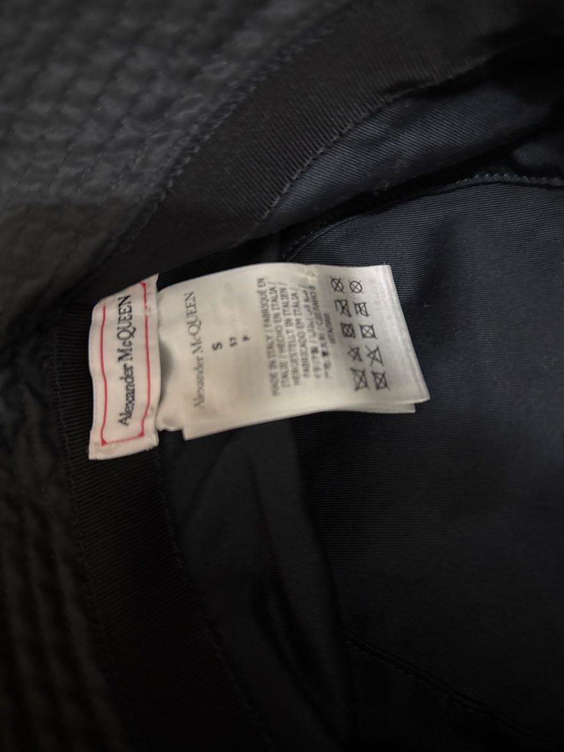 MCQ cap （分類：棒球帽、帽）位於 Hong Kong。 由 teddy334455 提交（商品編號 1456882384，圖片 3）。簡介： 少用。